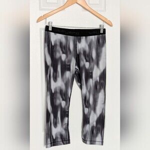 Women's (Size Large) Layer 8 Performance Quick-Dry Capris Leggings/Bottoms
